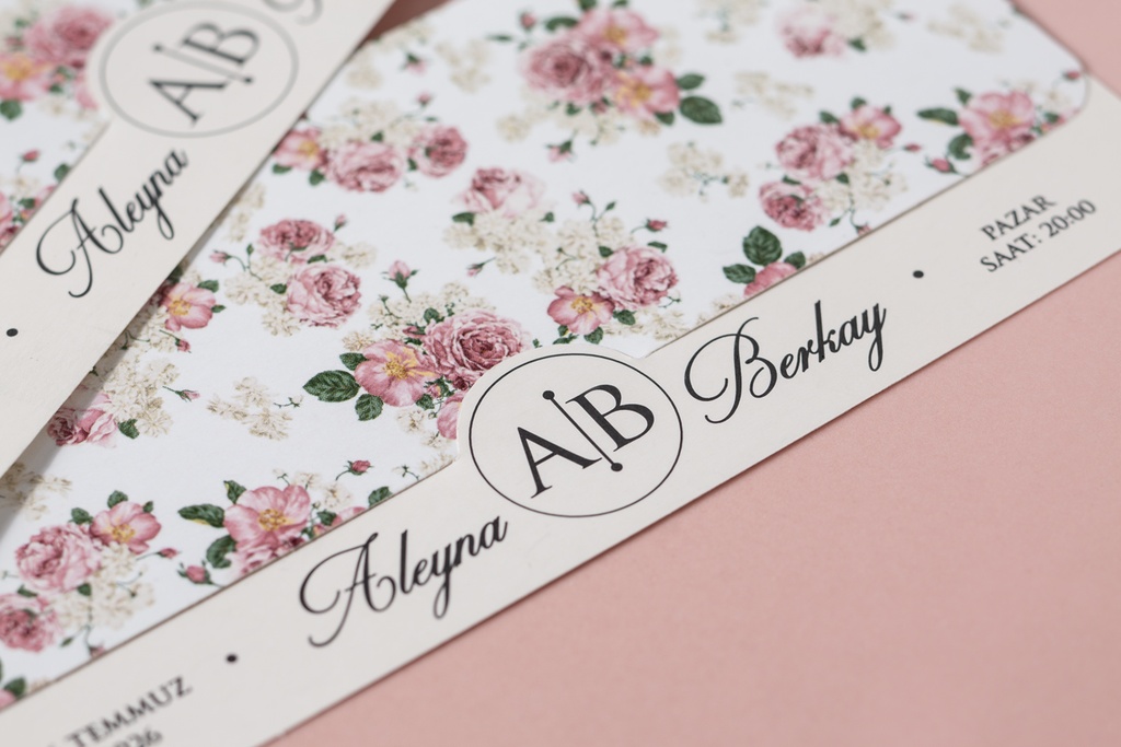 i7047 - Crystal Romance