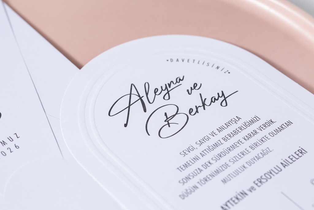 İ7087 - Rose Whisper