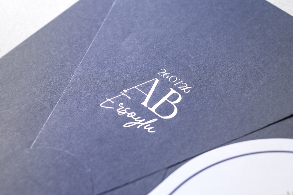 i7110 - Dreamy Embrace