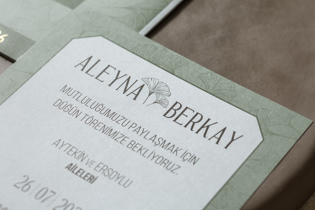 i7117 - Rose Embrace