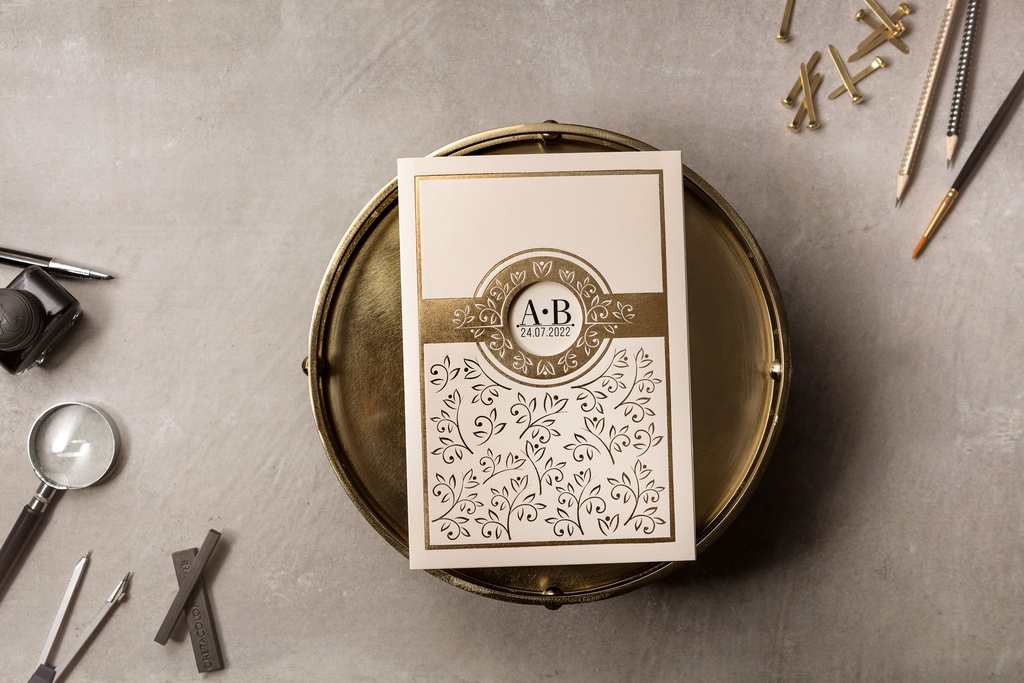 İ8390 - Featherfold